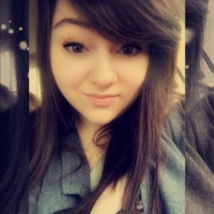 Meet your Posher, Monique